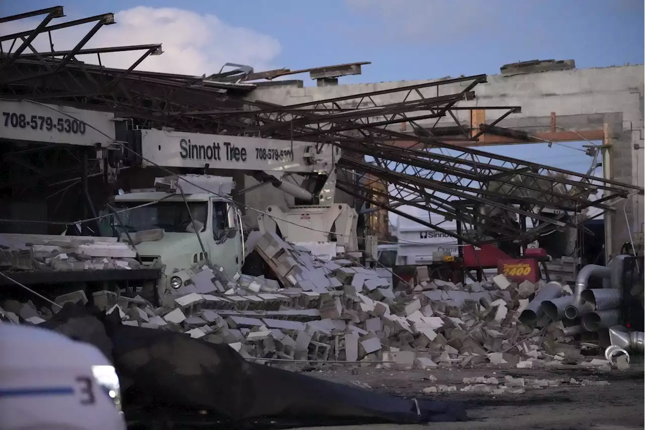 Tornado touches down near Chicago’s O’Hare airport, disrupting hundreds of flights