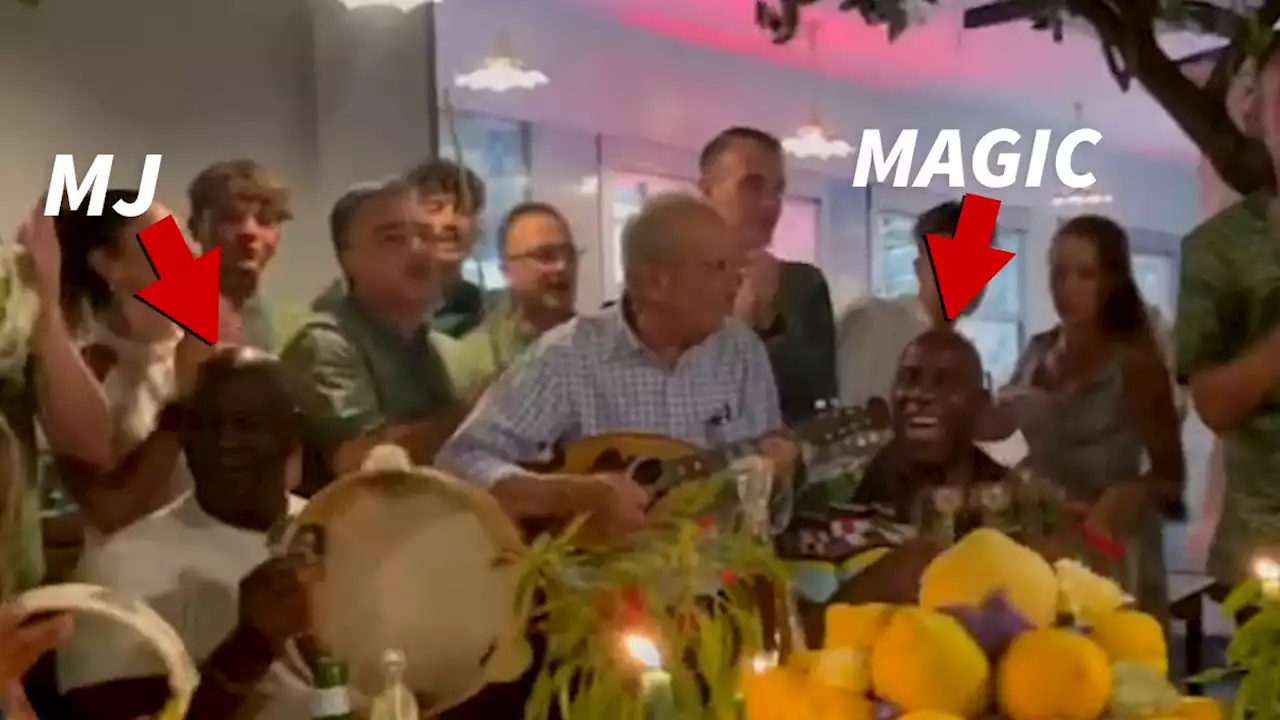 Michael Jordan, Magic Johnson Serenaded At Fancy Restaurant In Italy