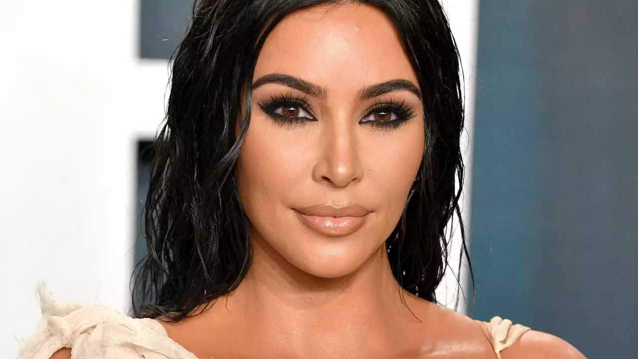 Kim Kardashian liebt diese Gesichtsreinigungsbürste & Sie shoppen sie jetzt am Amazon Prime Day bis zu -29%!