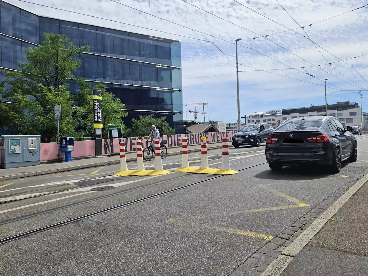 Basler Polizei reagiert – Poller auf der Margarethenbrücke sollen Lastwagen ausbremsen