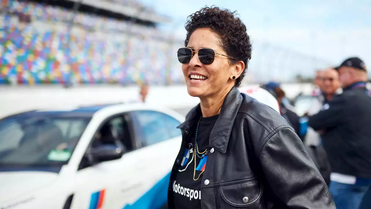 Fast Art - Julie Mehretu gestaltet das nächste BMW Art Car