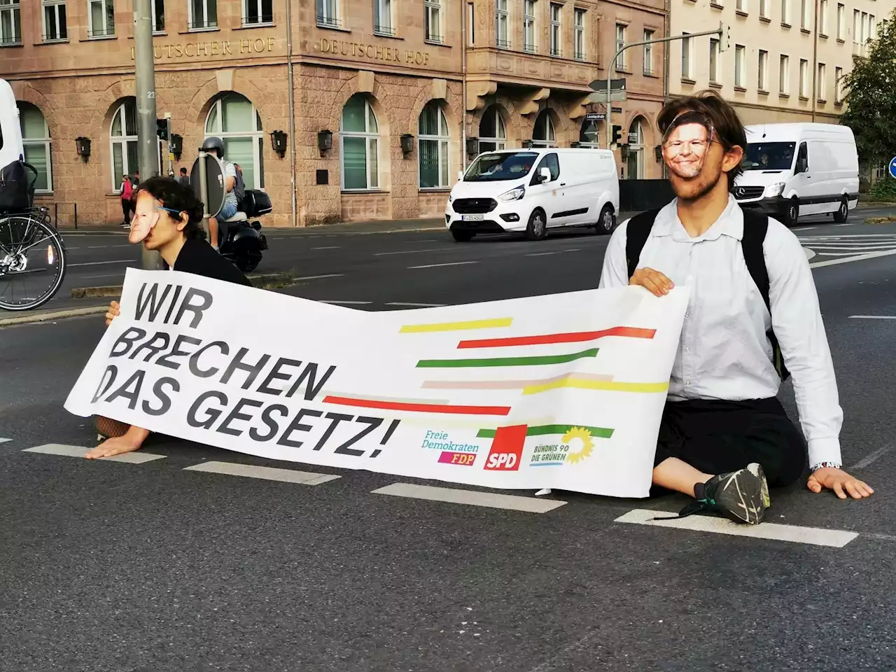 Trotz Verbot: Letzte Generation blockiert Straßen in Nürnberg