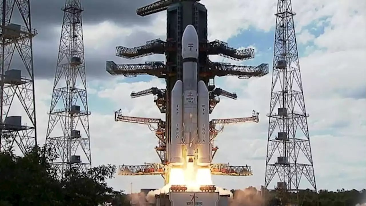 India spacecraft Chandrayaan-3 begins journey to the moon's south pole | CBC News