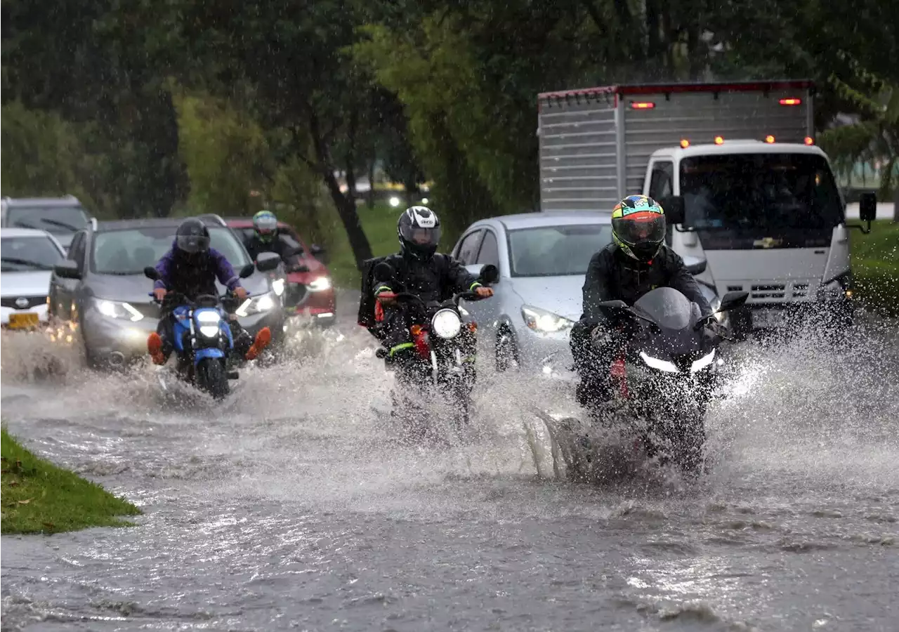 Movilidad en Bogotá en vivo: encharcamientos por lluvias y protesta de motociclistas