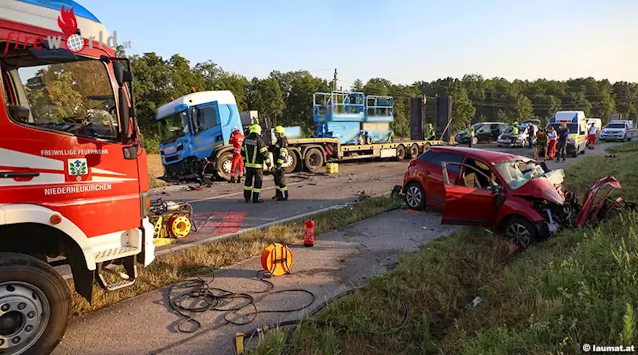 Oö: Tödlicher Frontalcrash zwischen Pkw und Lkw