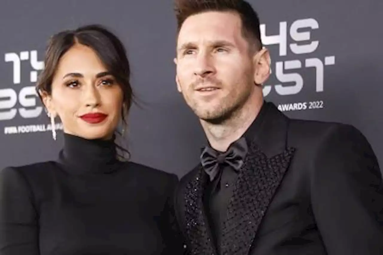 Messi posó para la foto y fan se aprovechó robándole un beso: VIDEO