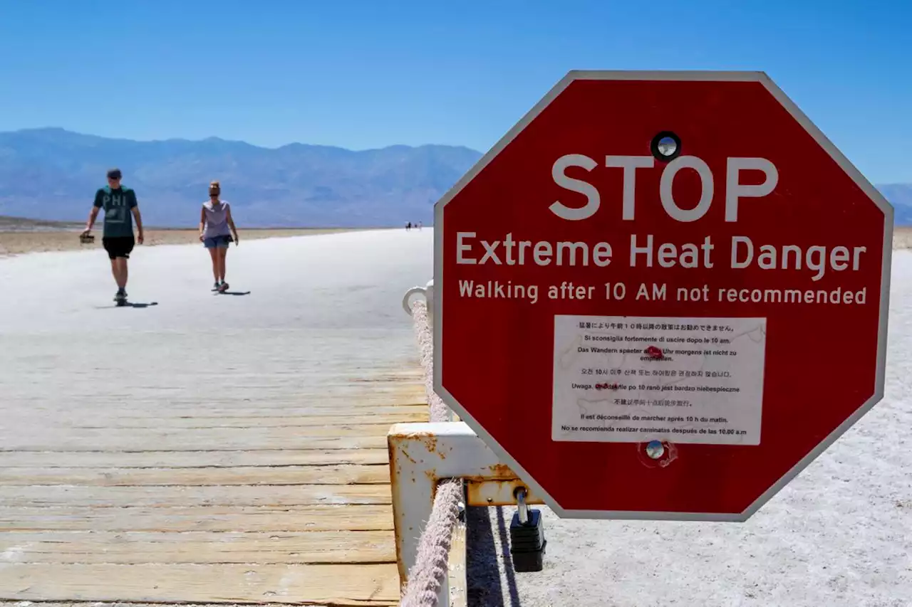 Death Valley visitors drawn to the hottest spot on Earth during ongoing U.S. heat wave