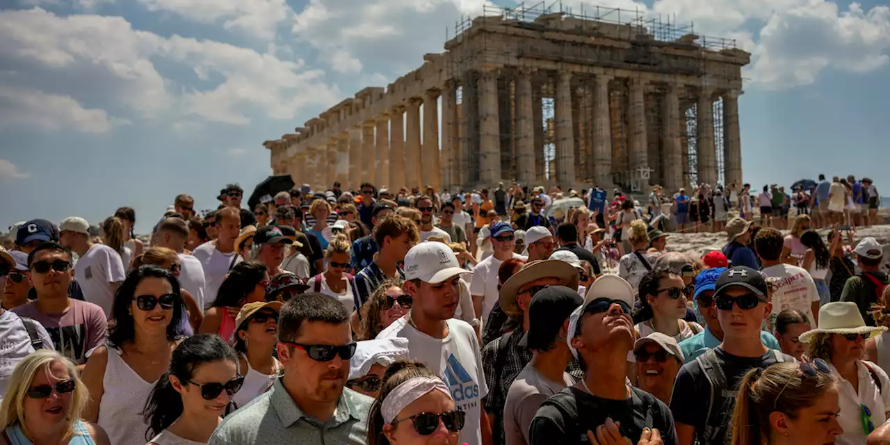 L’Acropoli di Atene è stata chiusa per alcune ore a causa delle temperature troppo alte - Il Post