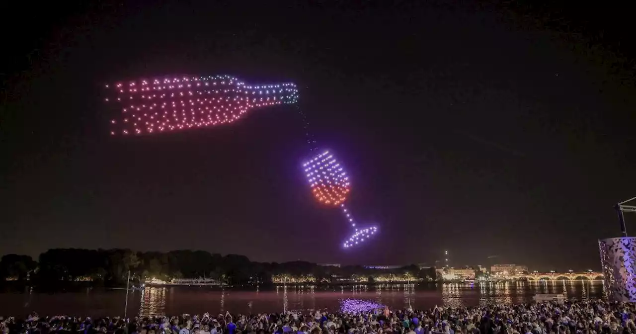 14 Juillet : les spectacles de drones vont-ils remplacer les feux d’artifice ?