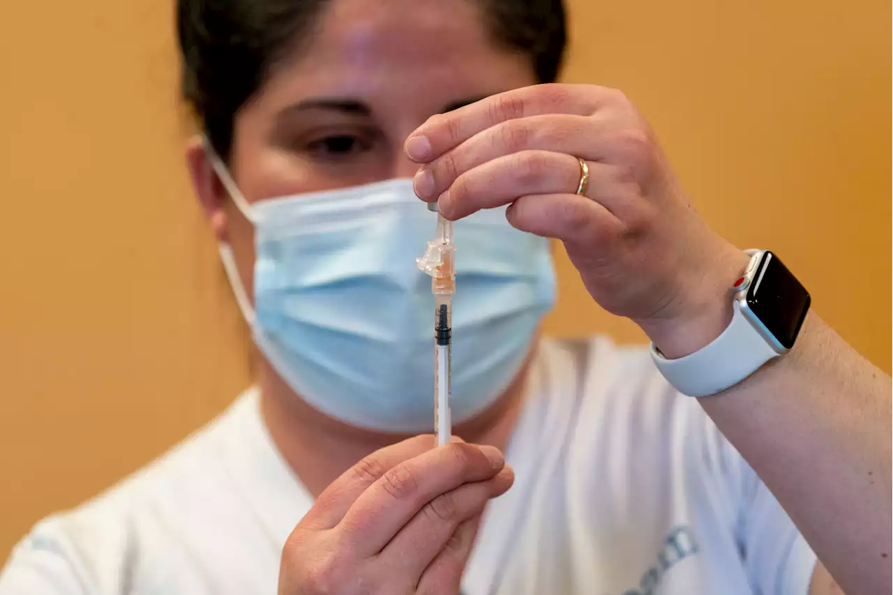 Biden administration to provide free Covid vaccines to uninsured Americans this fall through end of 2024