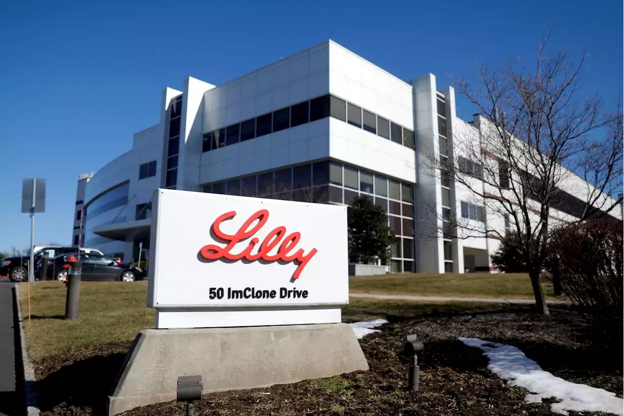 Uninsured Americans pay high costs for an insulin Eli Lilly vowed to price at $25, Sen. Warren says