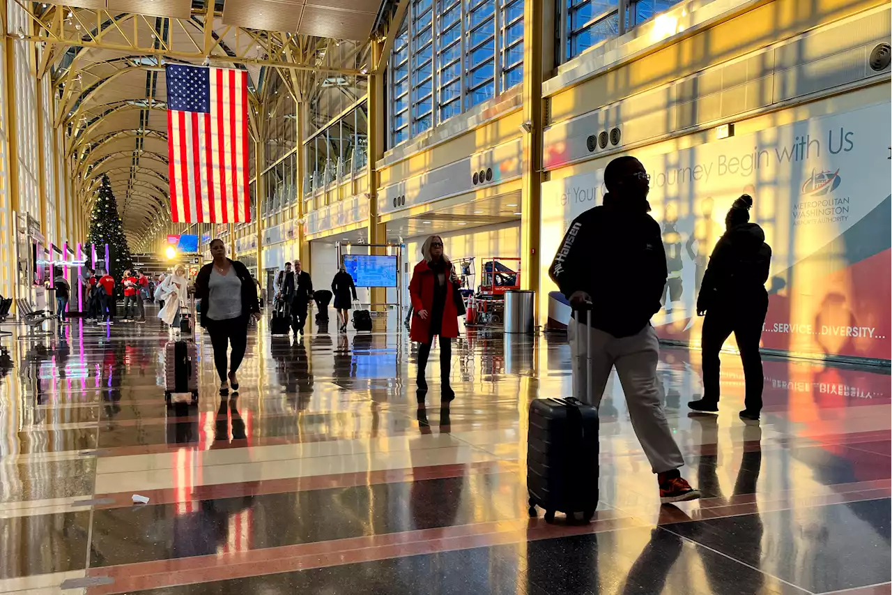 A fight over Congress’ pet airport becomes a Beltway sport