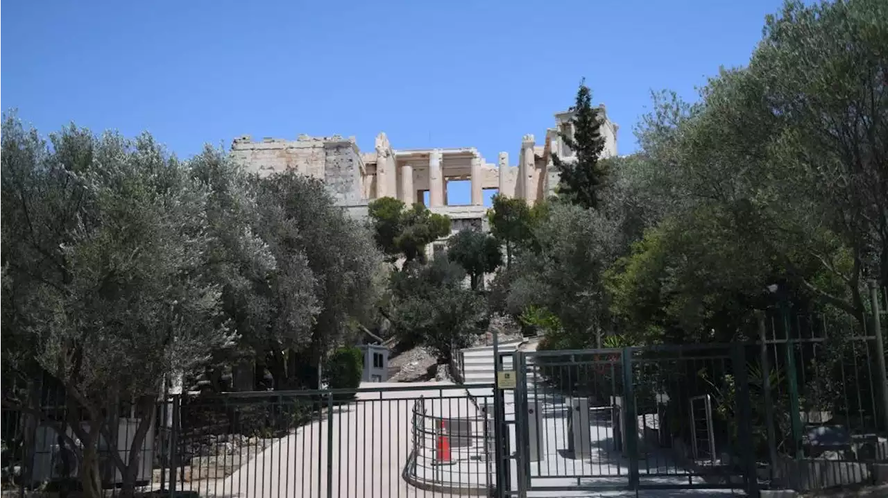 Grèce : sous une chaleur accablante, l’Acropole ferme ses portes au public