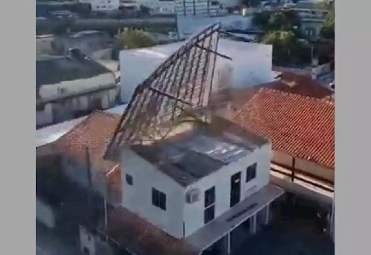 Vídeo: vento arranca telhado de casa em Santa Catarina - SBT News