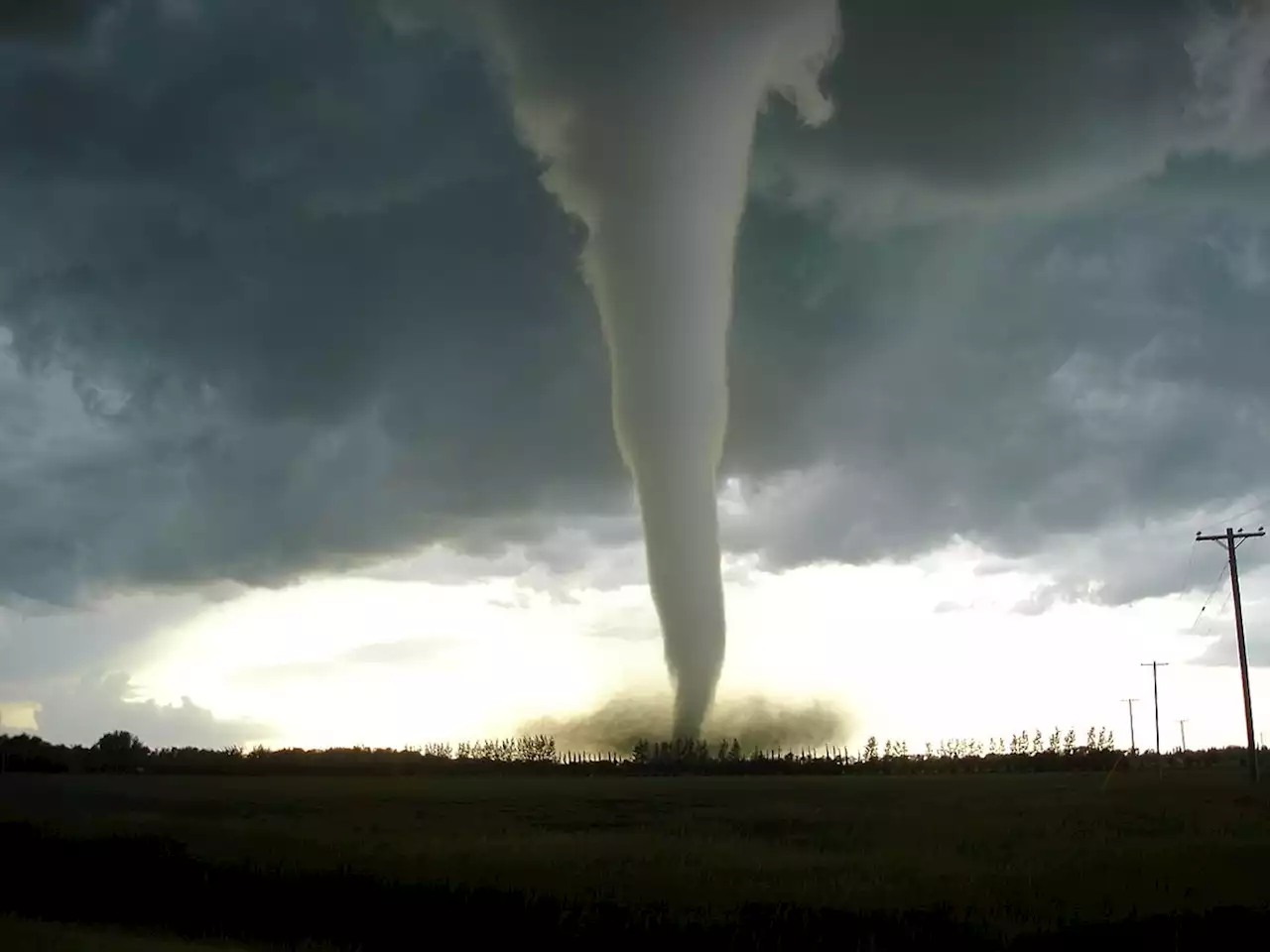 Qual a diferença entre ciclone, tornado, furacão e tufão? Entenda