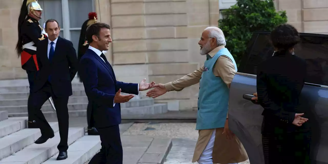 India to Buy French Rafale Jet Fighters, Submarines