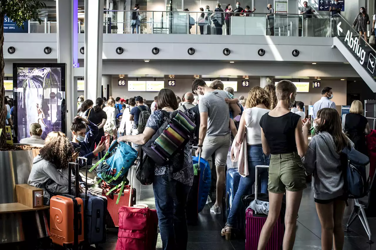 Längere Wartezeiten möglich – Viele Passagiere – Euro-Airport erwartet Spitzenwert am Wochenende