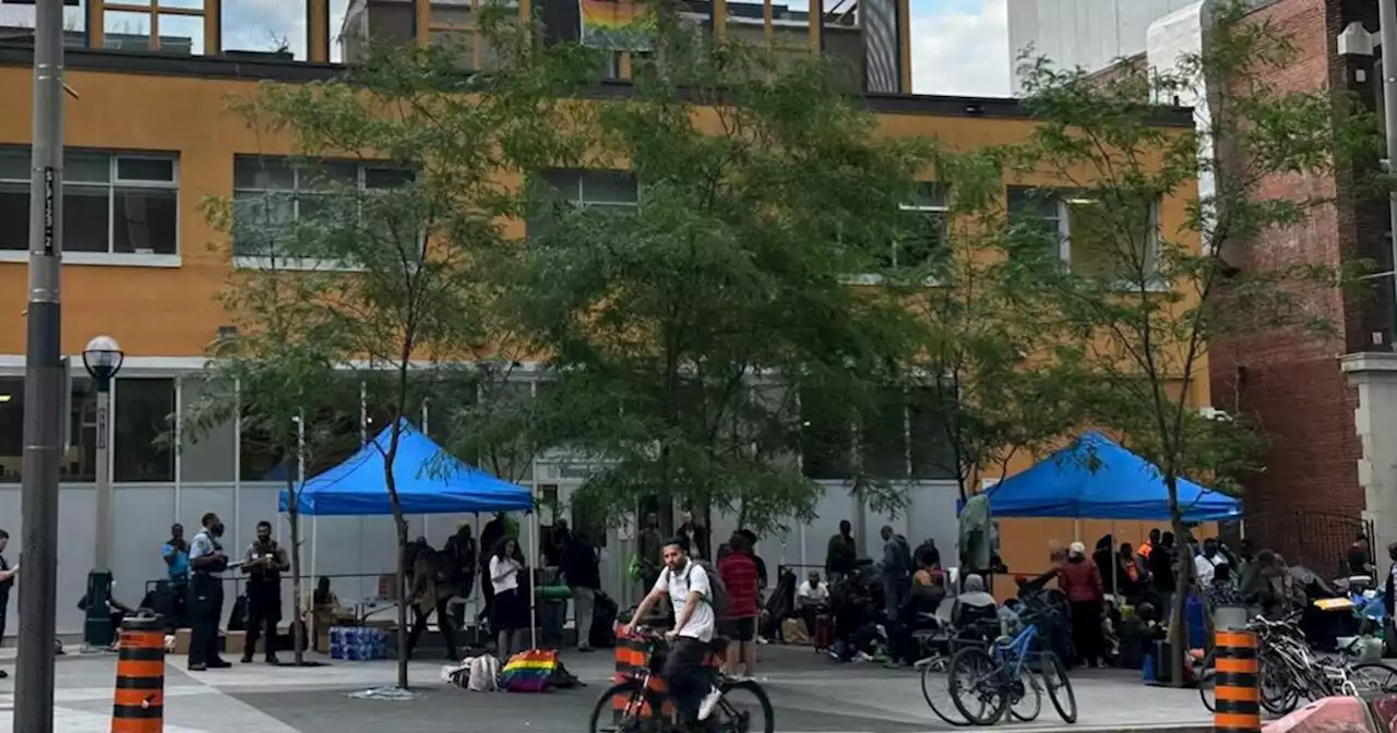 Group of refugees forced to sleep on Toronto sidewalk due to at-capacity shelter spaces