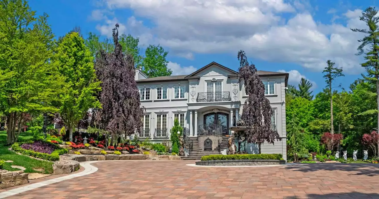 This $10 million mansion in Vaughan has its own mini golf course