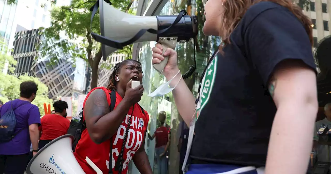 Workers launch union effort at world’s largest Starbucks, downtown Chicago’s Michigan Avenue roastery