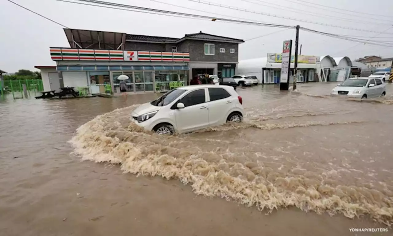 Seven dead and thousands evacuate homes in South Korea due to heavy rain