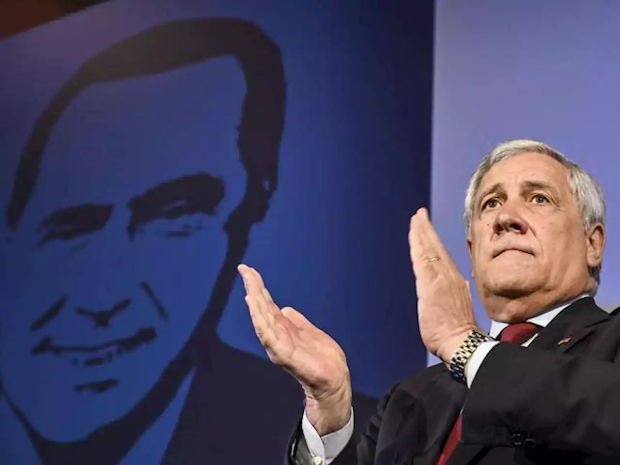 Tajani nuovi segretario di Forza Italia: il prudente monarchico, mai delfino e oggi leader