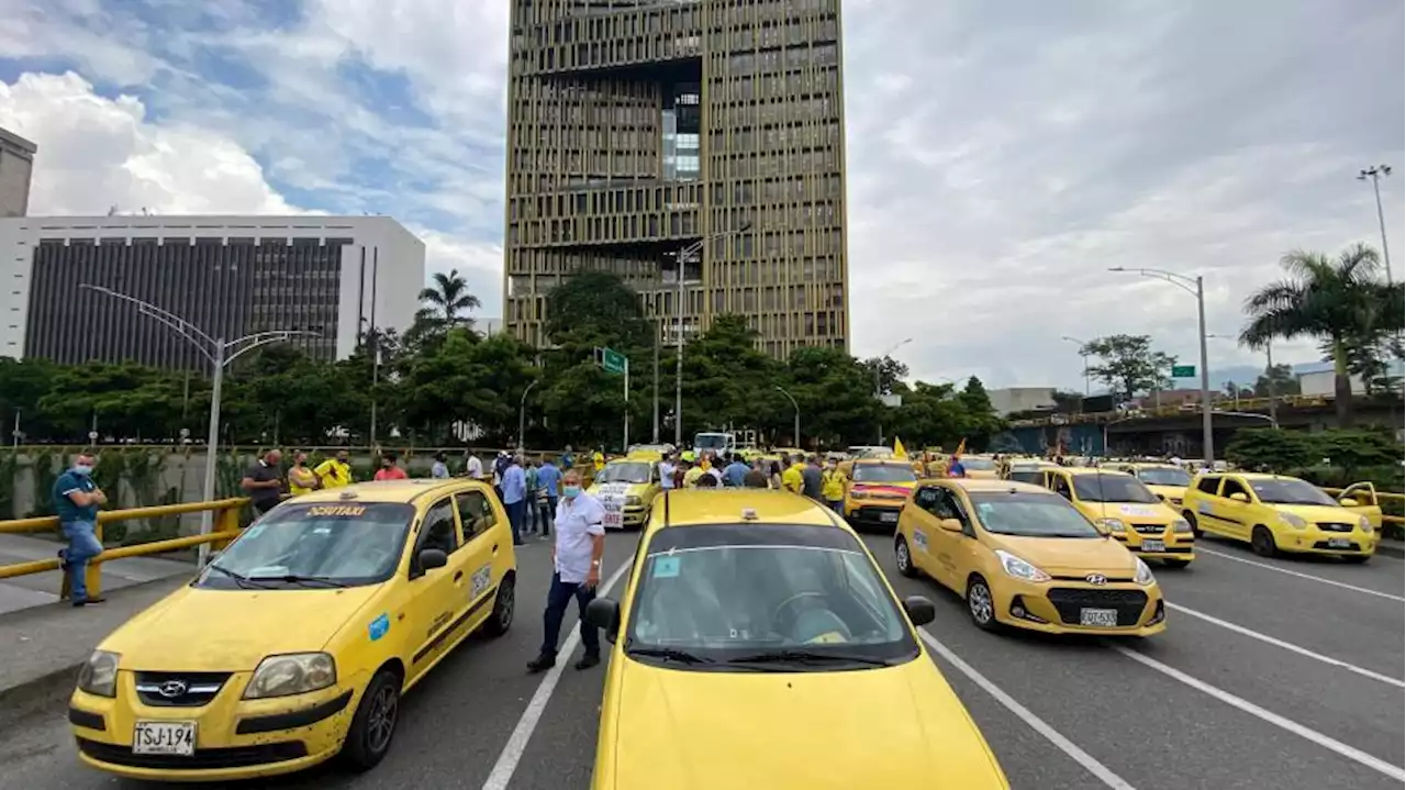 Así sería la tarifa dinámica de taxis: ¿cuándo y por qué conductores cobrarían más?