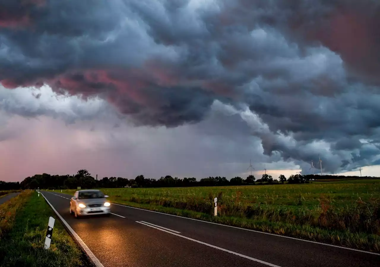 DWD warnt vor Unwetter: Starkregen, Hagel und Sturmböen in NRW – auch Überschwemmungen möglich