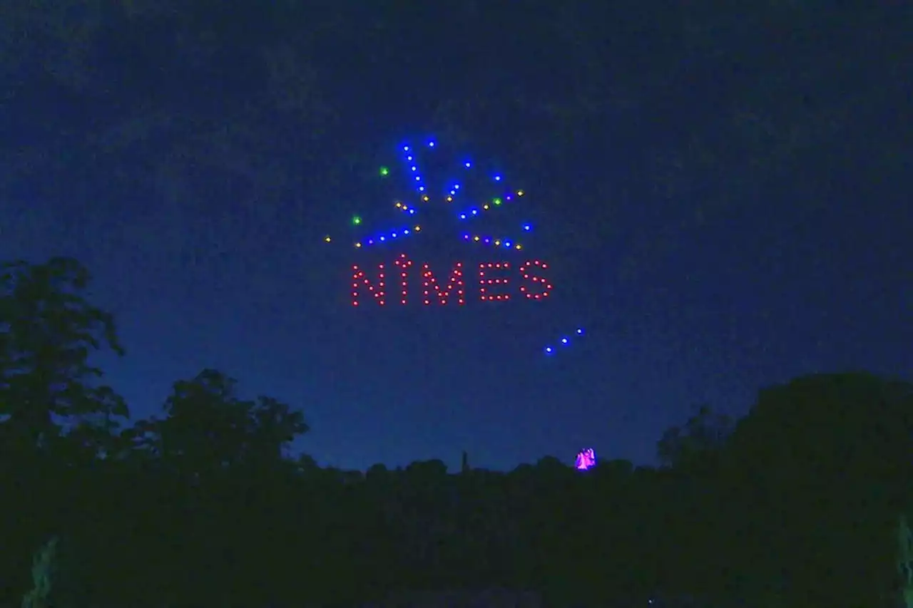 VIDEO. 14 juillet : 'c'était nul', 'un show moderne et super', le spectacle de drones pour remplacer le feu d'artifice à Nîmes fait réagir les spectateurs