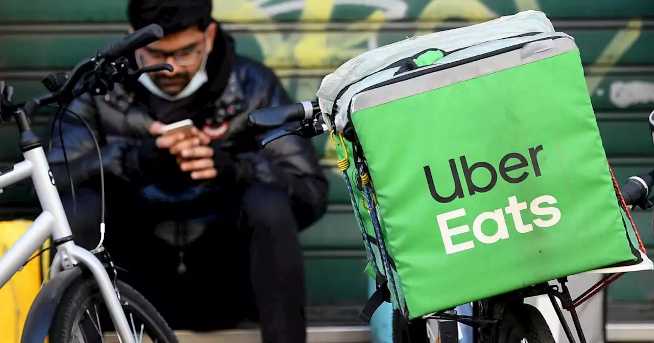 Uber Eats chiude, via tremila rider (già senza tutele) e 49 dipendenti - Il Fatto Quotidiano