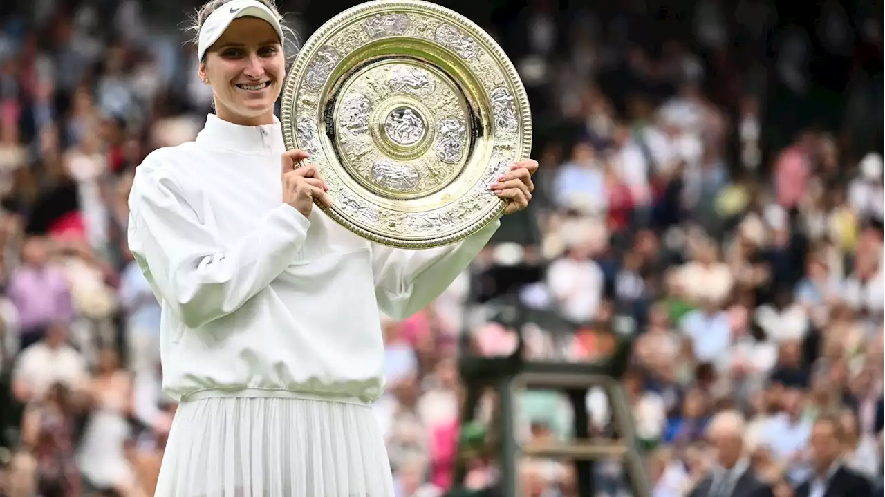 Wimbledon 2023 : la Tchèque Marketa Vondrousova domine Ons Jabeur et remporte son premier titre en Grand Chelem