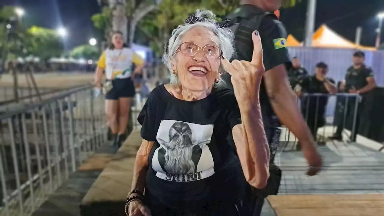 Vovó rockeira de 88 anos curte show da Pitty em Macapá: 'a vida é hoje'