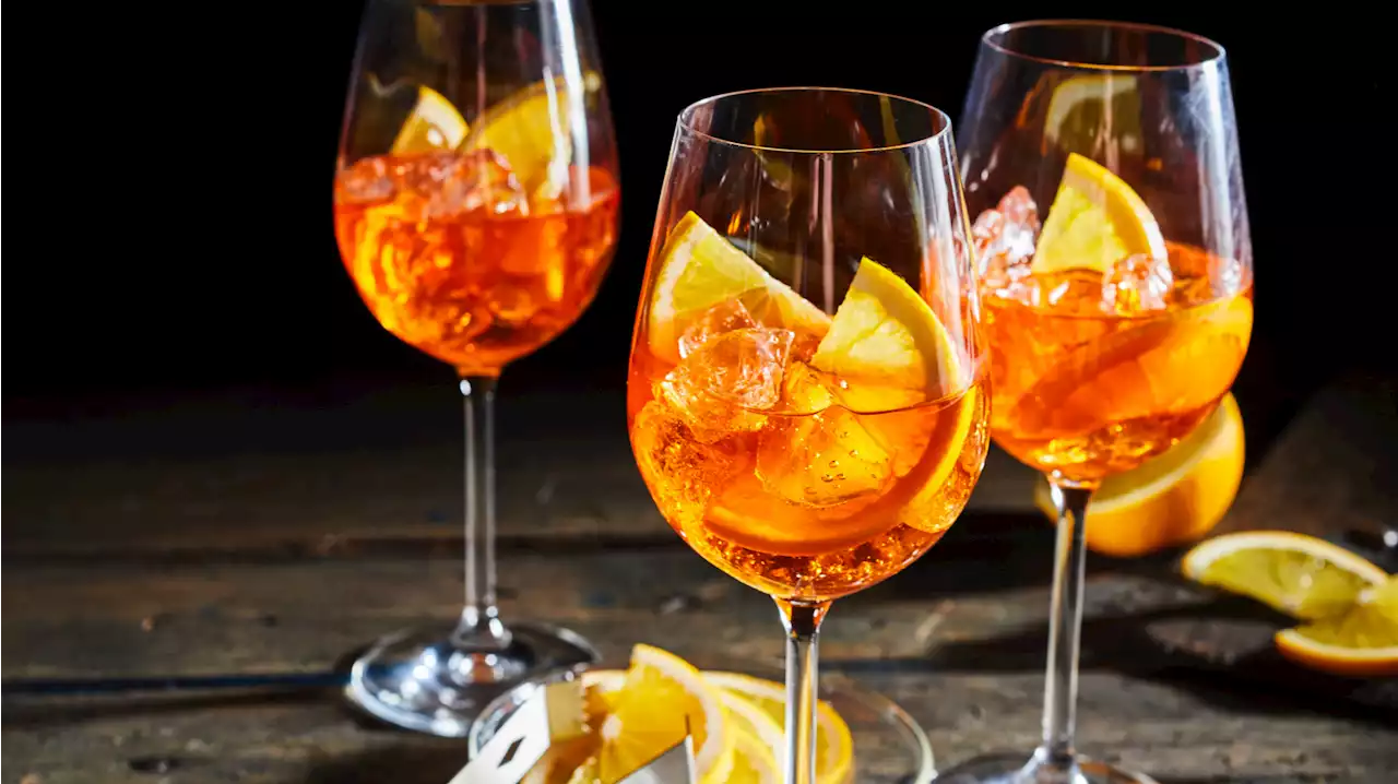 Aperol Lemon Spritz: Prickelnder Sommer-Aperitif mit Bitter Lemon