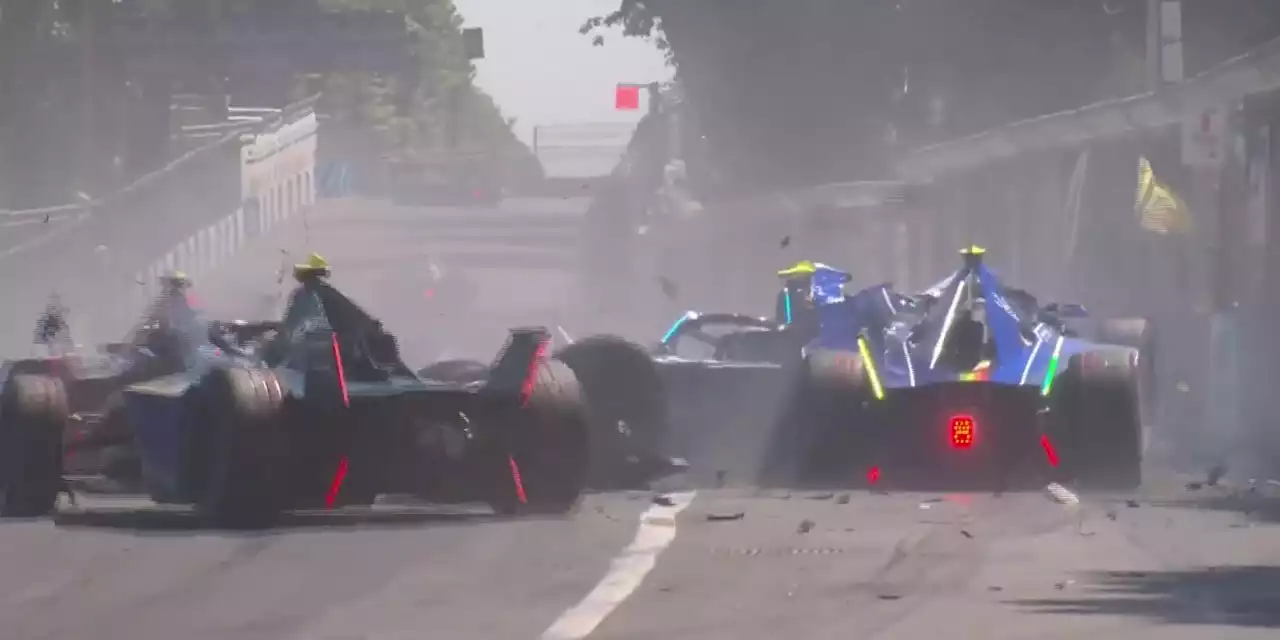 Heftiger Feuer-Crash! Formel-E-Rennen abgebrochen