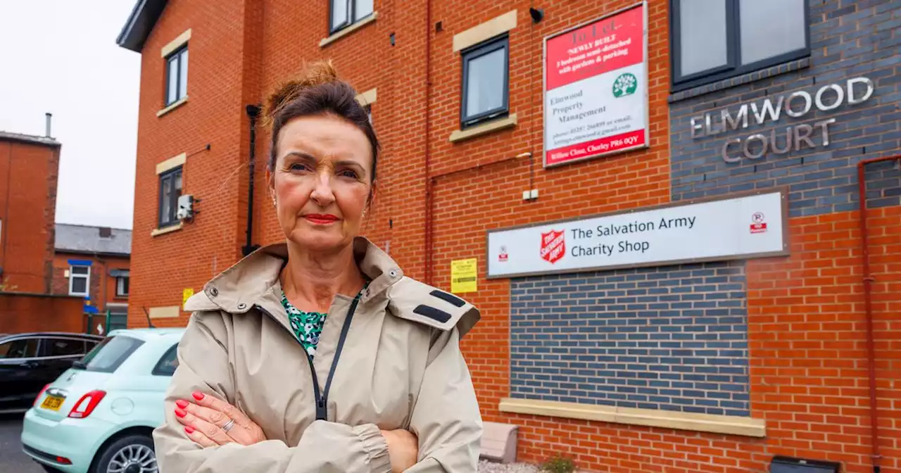 Mum slams 'complete lie' £100 fine after parking for two minutes