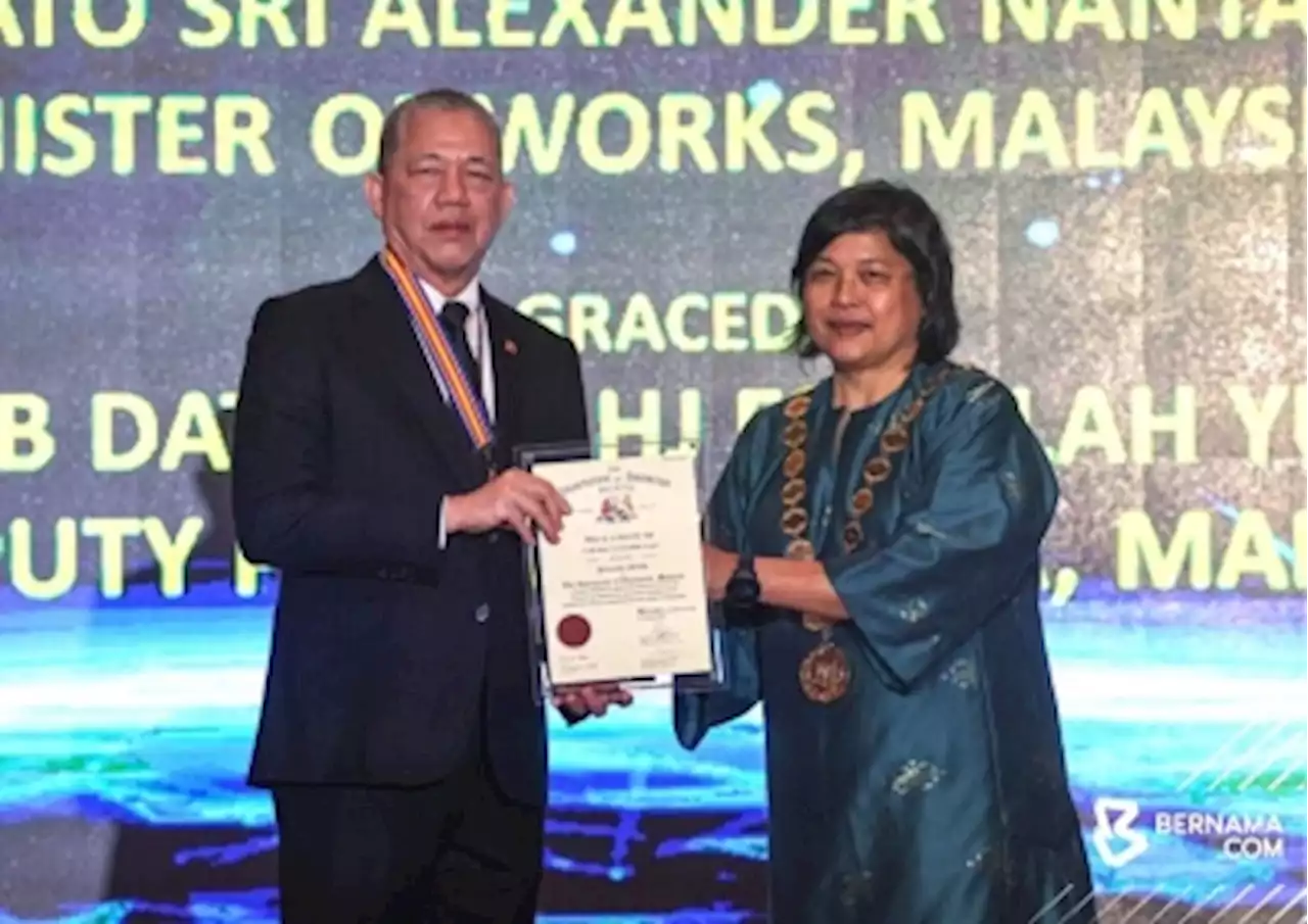 Fadillah conferred Institution of Engineers Malaysia’s honorary fellow award