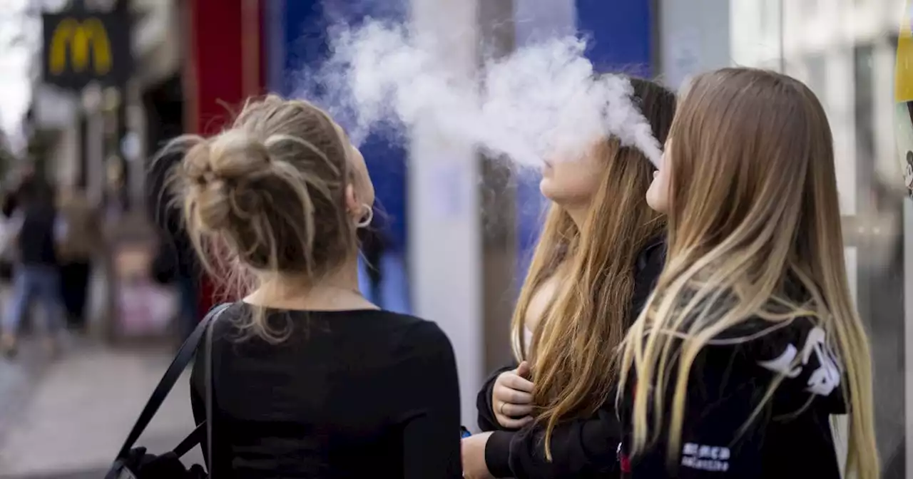 Councils call for disposable vapes to be BANNED in UK by next year