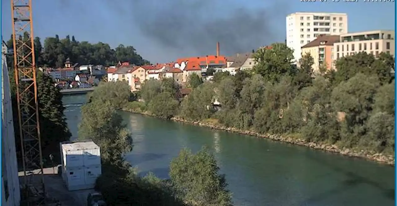 Dichte Rauchschwaden: Brand im BMW-Werk Steyr