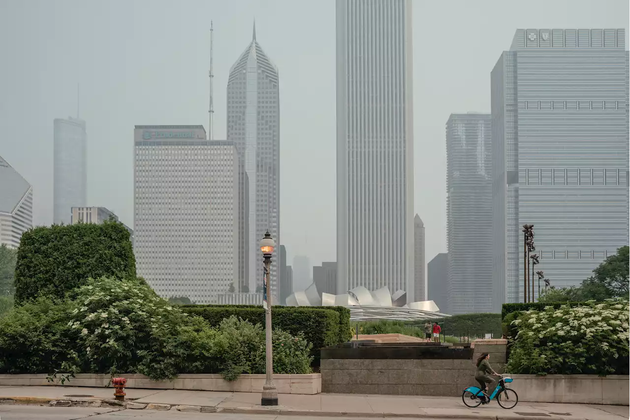 NWS issues air quality alert through Sunday as wildfire smoke approaches Chicago area