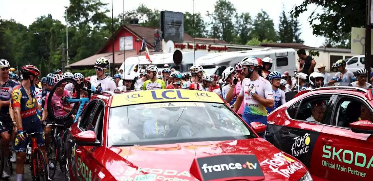 Daniel Martínez y Esteban Chaves, involucrados en dramática caída en la etapa 14 del Tour de Francia