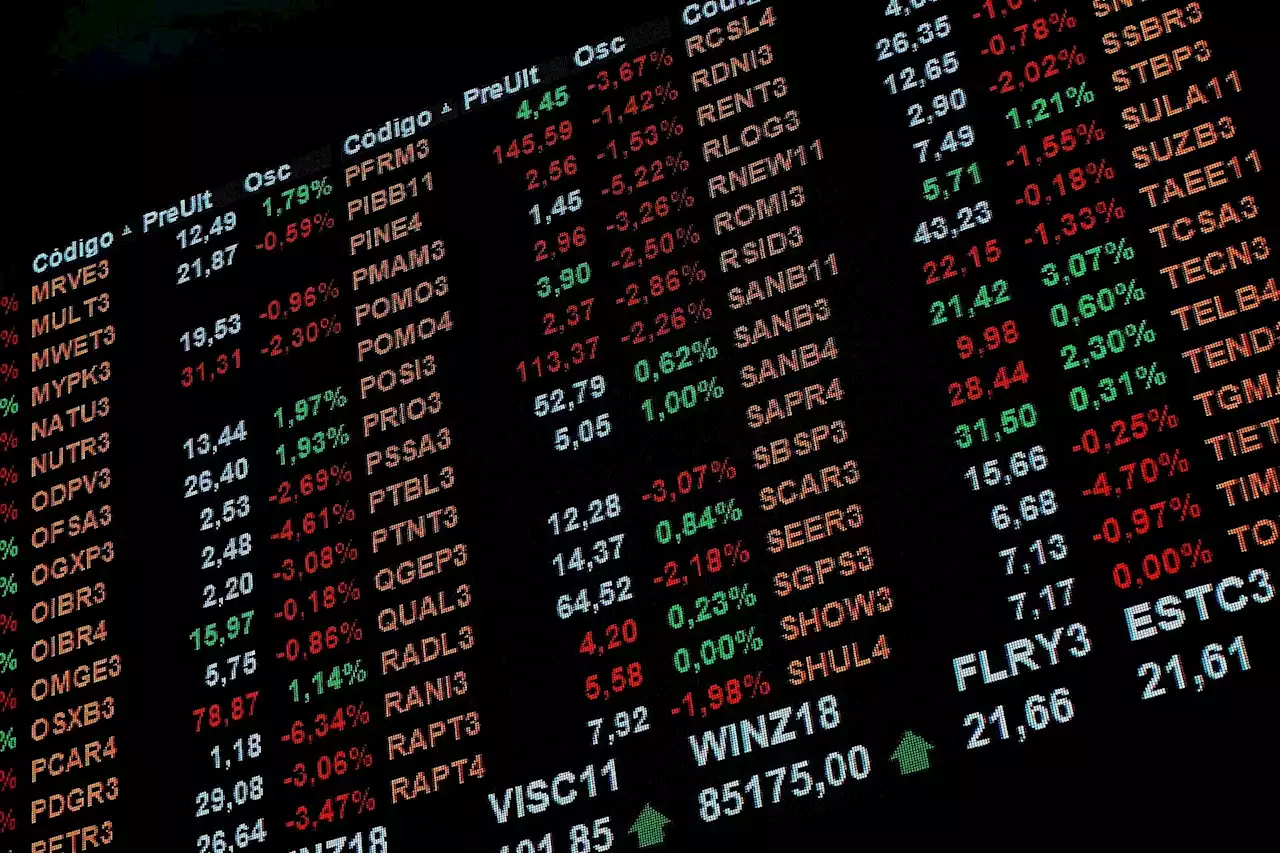 Semana termina com juros futuros em alta bolsa em queda