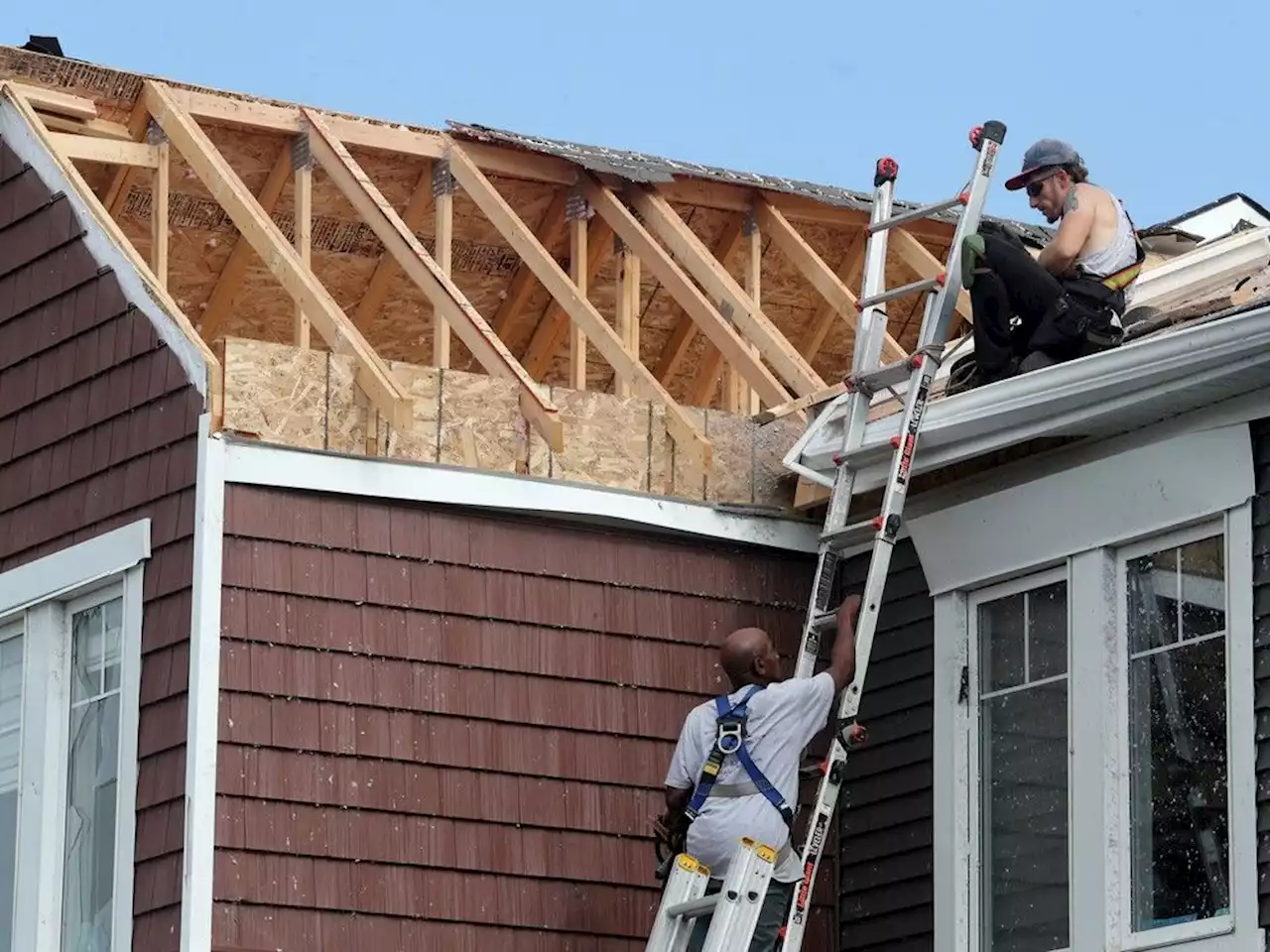 Deachman: Barrhaven neighbours pick up the pieces after tornado