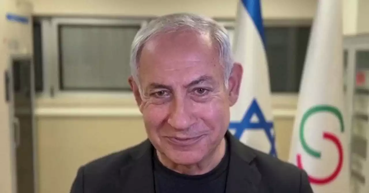 Netanyahu, ricoverato per dolori al petto, rassicura in un video: 'Solo disidratazione, sto bene'