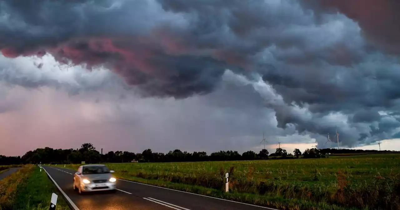 Deutscher Wetterdienst: Amtliche Warnung vor schwerem Gewitter über dem Saarland