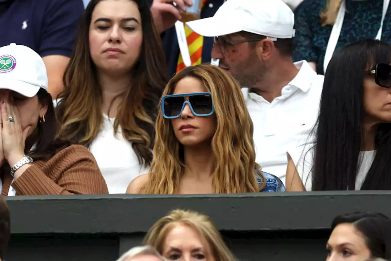 Shakira Wears Denim-print MO5CH1NO Jeans Shirt With Matching Bustier at Wimbledon 2023