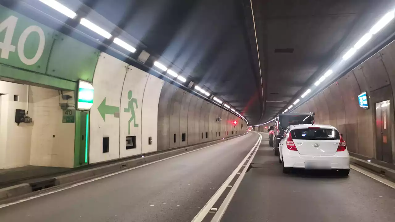 Gotthard: Pannenfahrzeug blockiert Verkehr