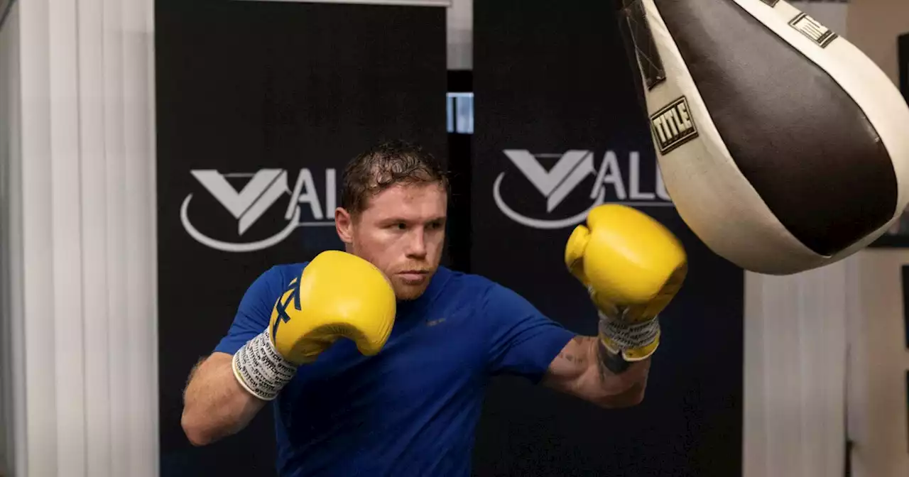 Video: 'Canelo' Álvarez la da clases de box a Mahomes