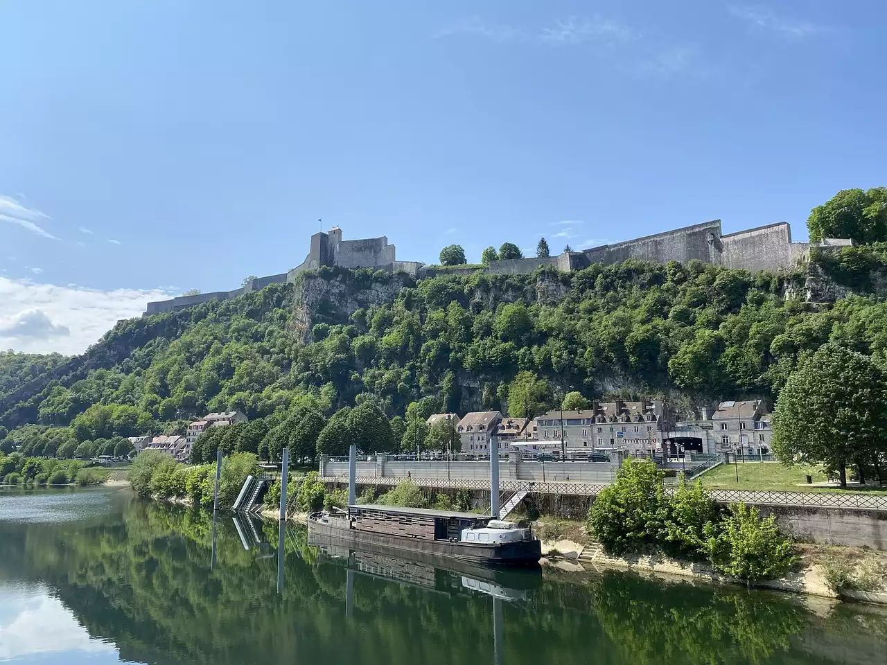 Bain de sang à Besançon : il commet un geste inexplicable sur sa soeur - Closer