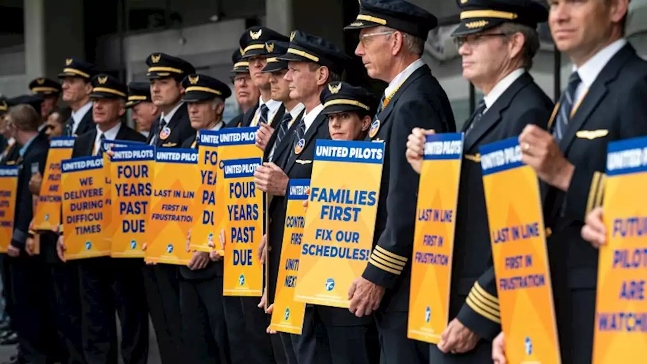 United Airlines pilots reach preliminary labor deal with up to 40% raises | CNN Business