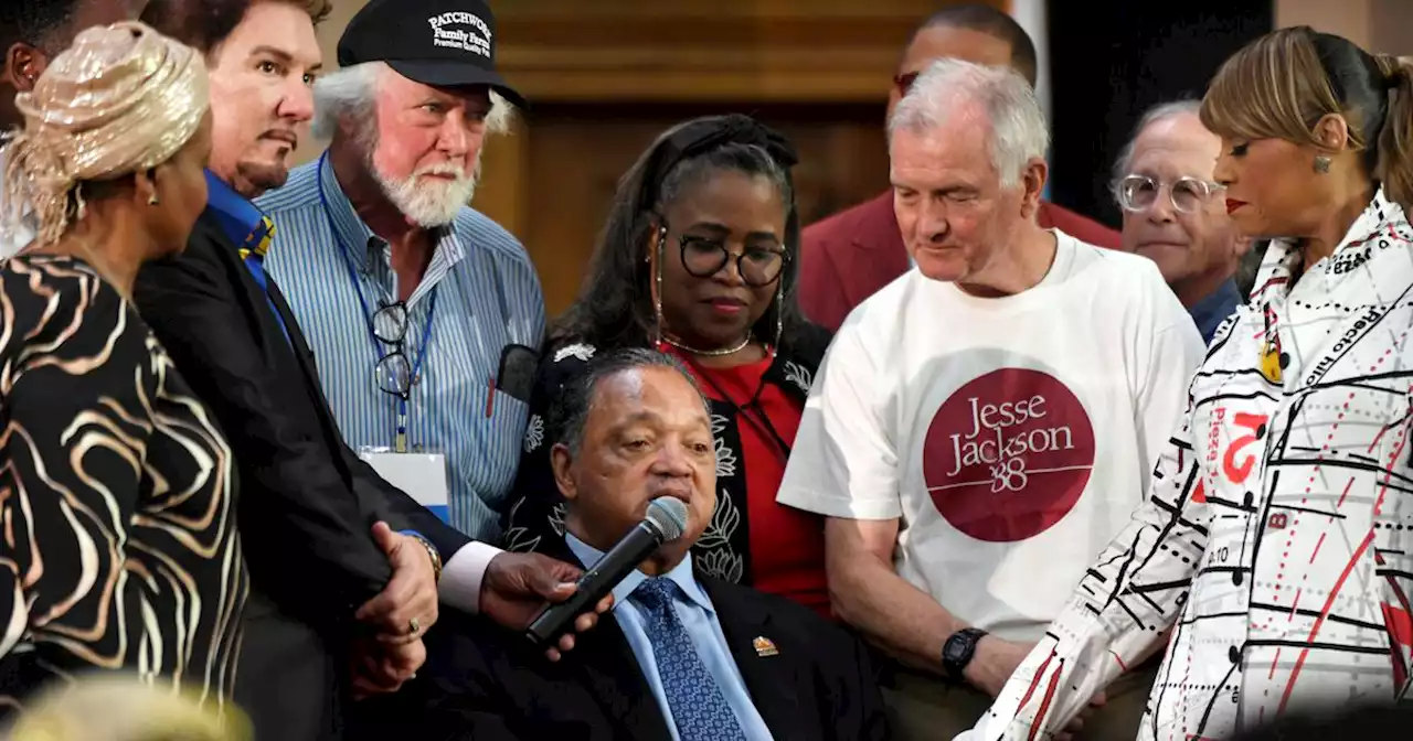 Jesse Jackson steps down as leader of civil rights group he founded in 1971